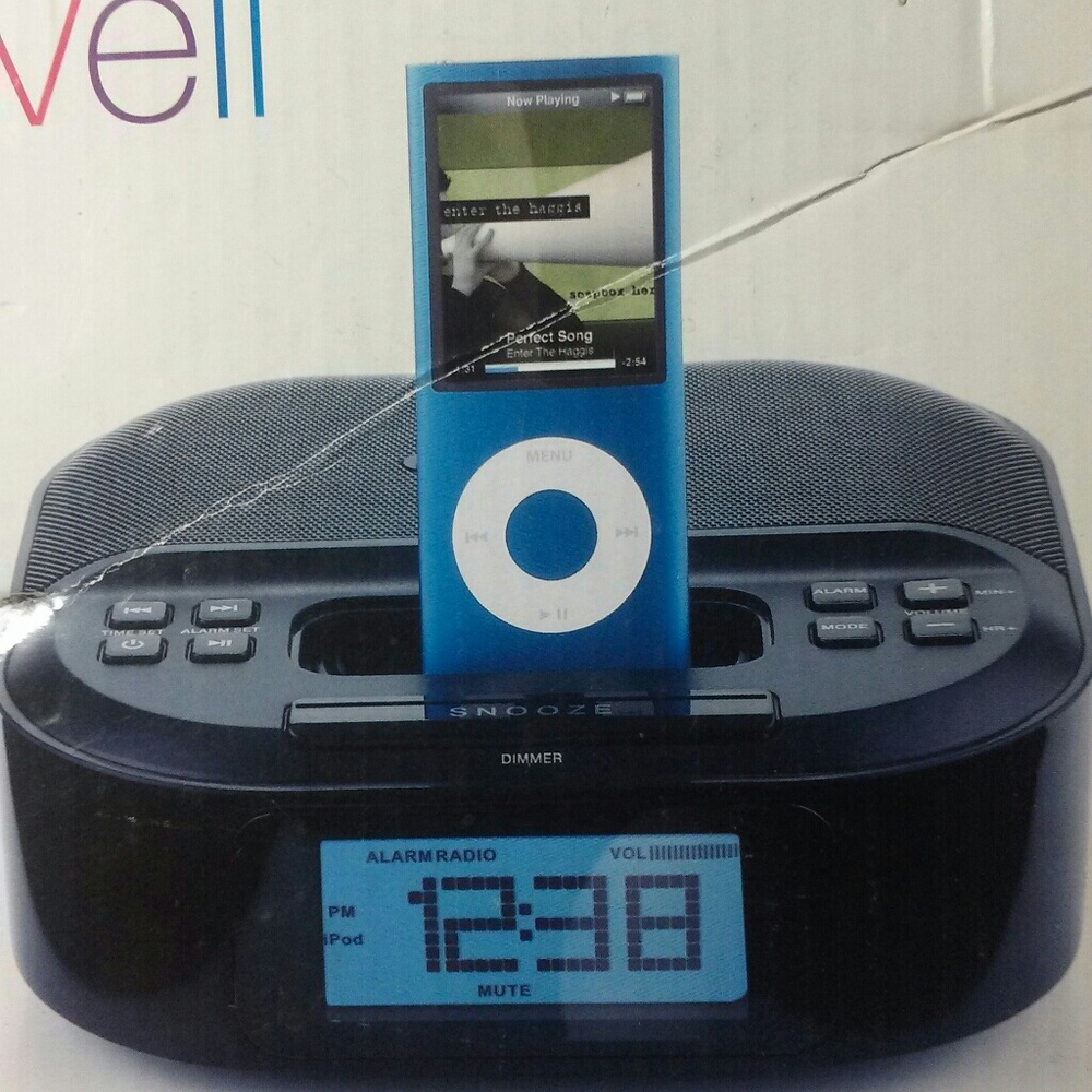 NWT Memorex Clock Radio Charging Station Nice